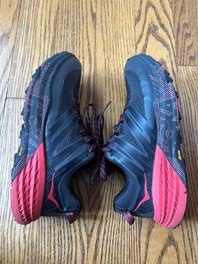 Hoka One One Wide Speedgoat 3 - size 7 women’s